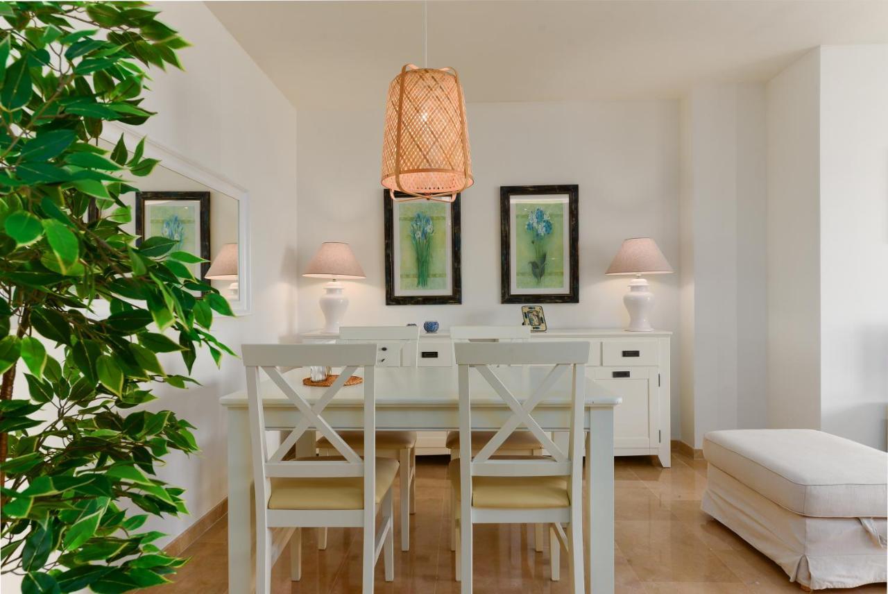 Duquesa Port Retreat Apartment Manilva Bagian luar foto