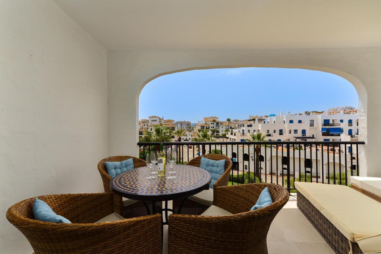 Duquesa Port Retreat Apartment Manilva Bagian luar foto