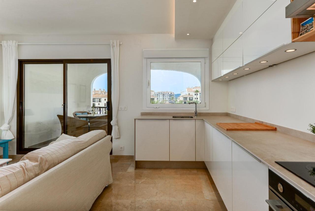 Duquesa Port Retreat Apartment Manilva Bagian luar foto