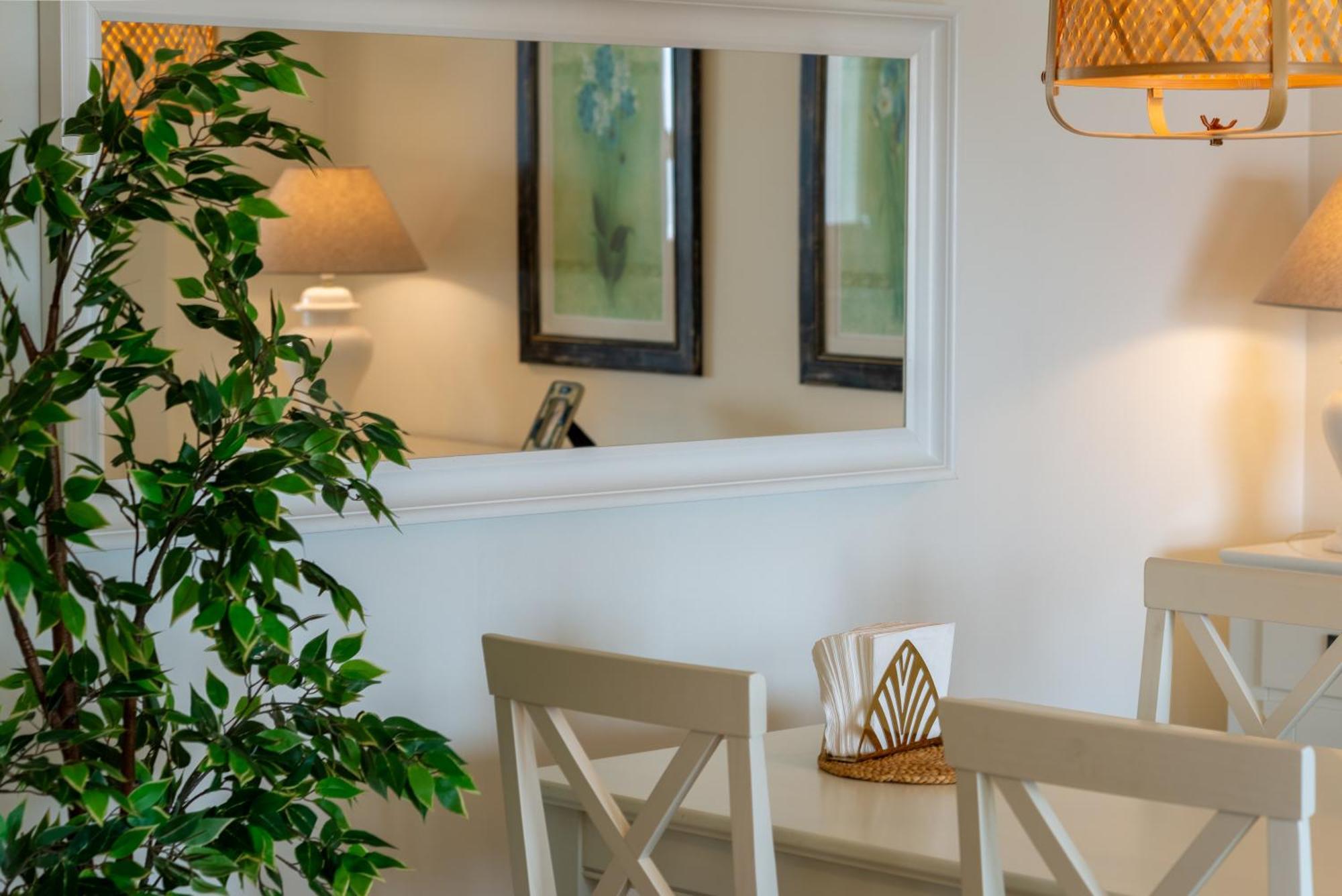 Duquesa Port Retreat Apartment Manilva Bagian luar foto