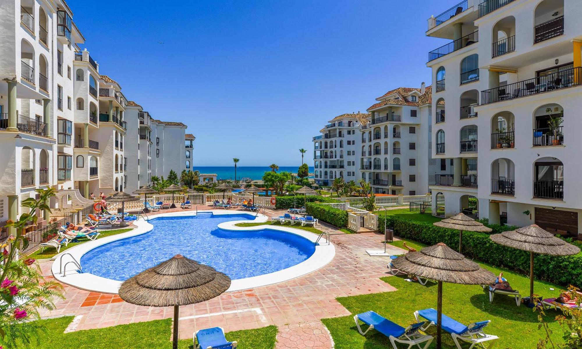 Duquesa Port Retreat Apartment Manilva Bagian luar foto