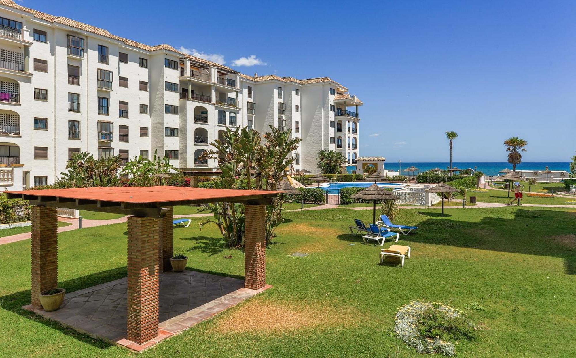 Duquesa Port Retreat Apartment Manilva Bagian luar foto