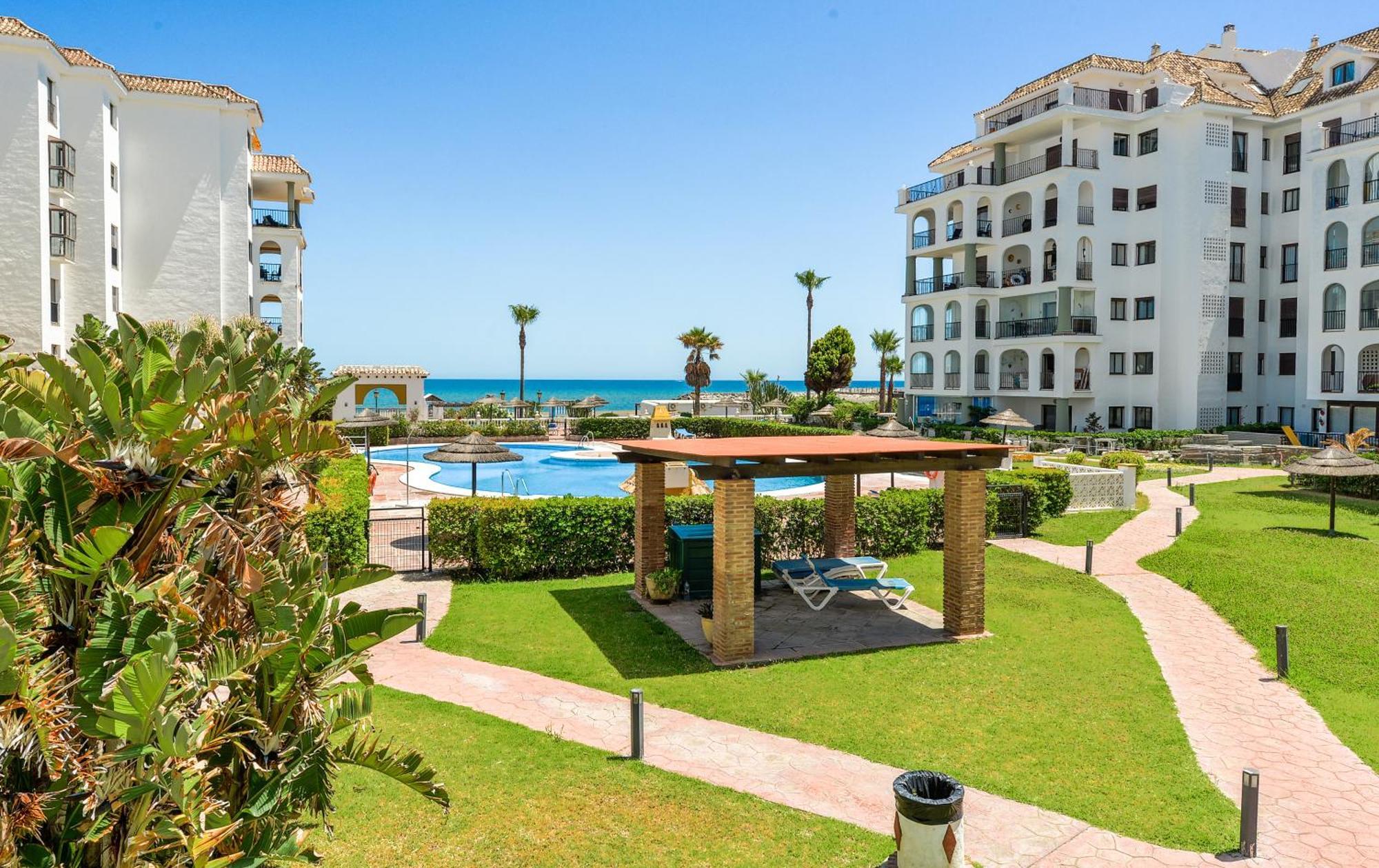 Duquesa Port Retreat Apartment Manilva Bagian luar foto
