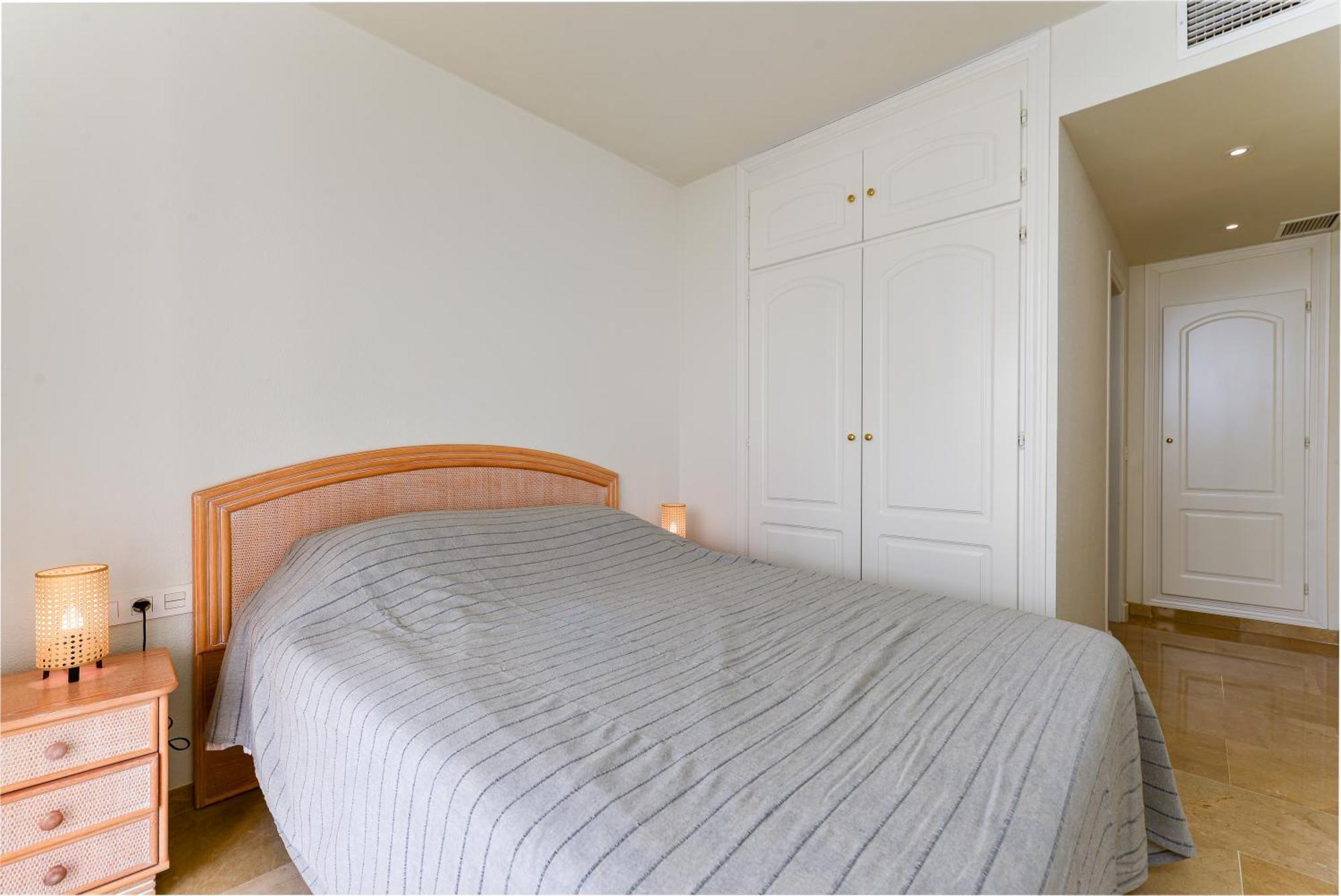 Duquesa Port Retreat Apartment Manilva Bagian luar foto