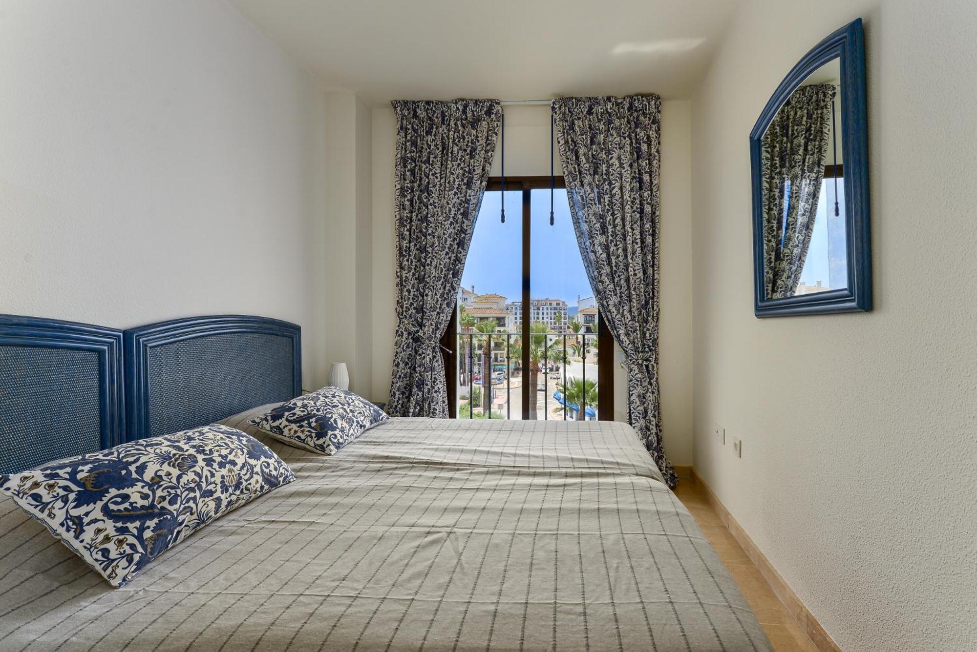 Duquesa Port Retreat Apartment Manilva Bagian luar foto