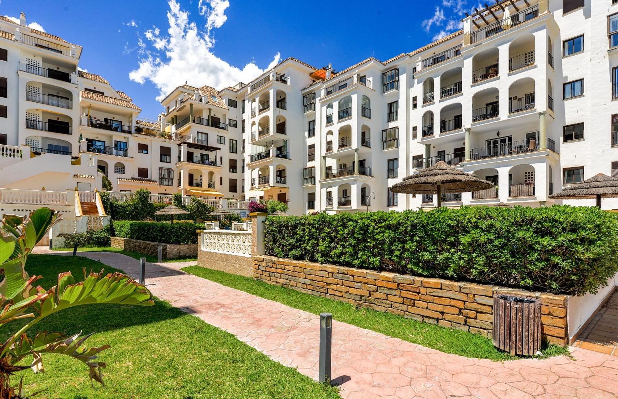 Duquesa Port Retreat Apartment Manilva Bagian luar foto